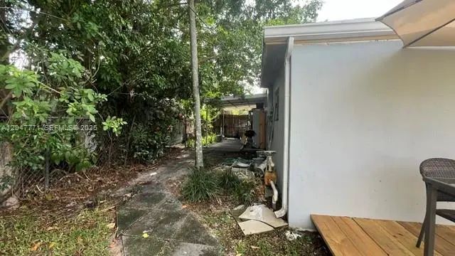 4 of 38 - 3000 N 72nd Way, Hollywood, FL