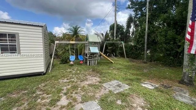 5 of 38 - 3000 N 72nd Way, Hollywood, FL
