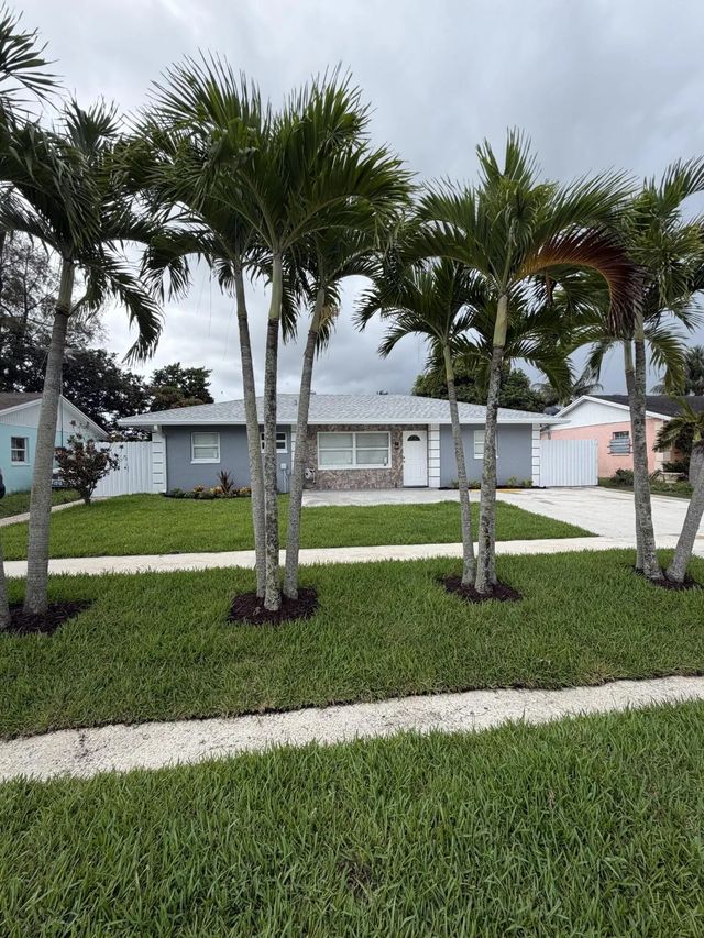 2 of 22 - 5612 S 36th Street, Greenacres, FL