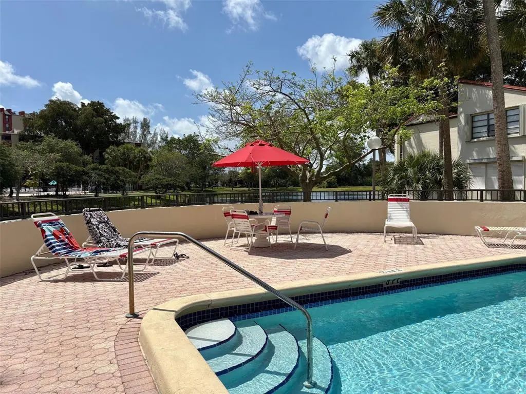 2314 S Cypress Bend Drive #unit 614, Pompano Beach