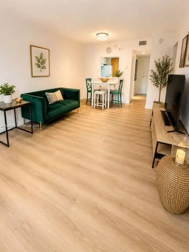 3 of 14 - 4025 N Federal Highway #224b, Oakland Park, FL