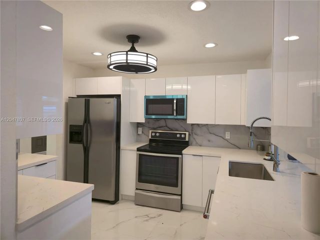 3 of 22 - 1141 Sw 8th Terrace, Fort Lauderdale, FL