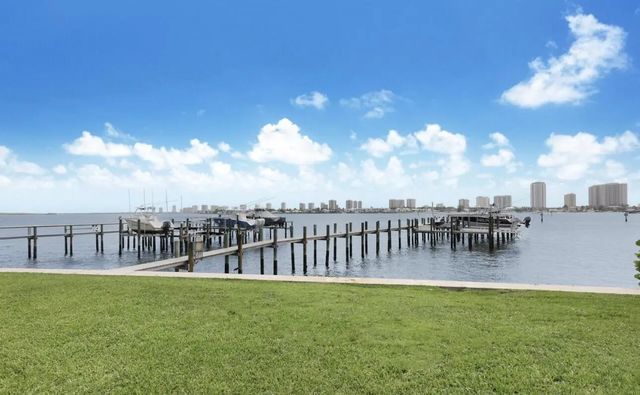 370 Wilma Circle #6, Riviera Beach
