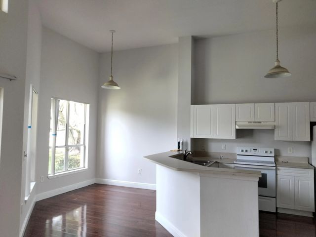 2 of 20 - 4759 Via Palm Lakes #305, West Palm Beach, FL