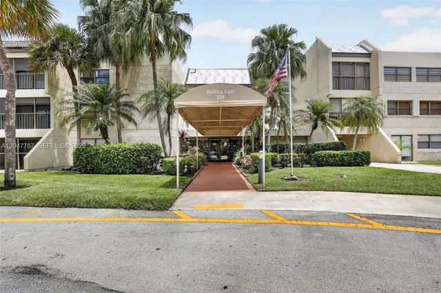 2 of 41 - 220 Lakeview Drive #210, Weston, FL
