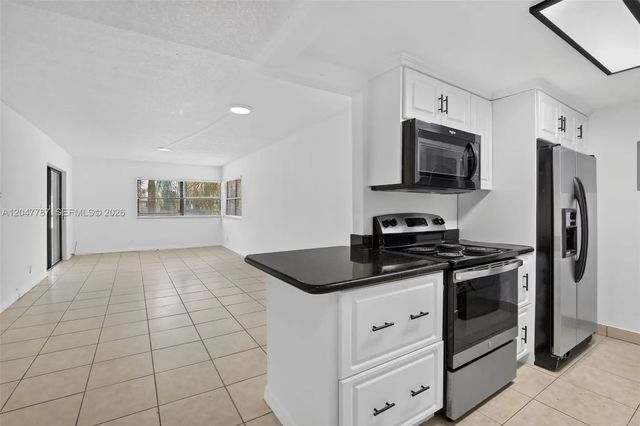 5 of 41 - 220 Lakeview Drive #210, Weston, FL