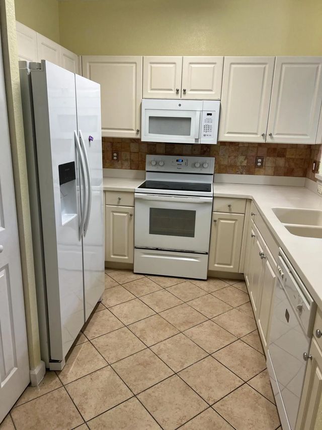 2 of 14 - 4113 Napoli Lake Drive, Riviera Beach, FL