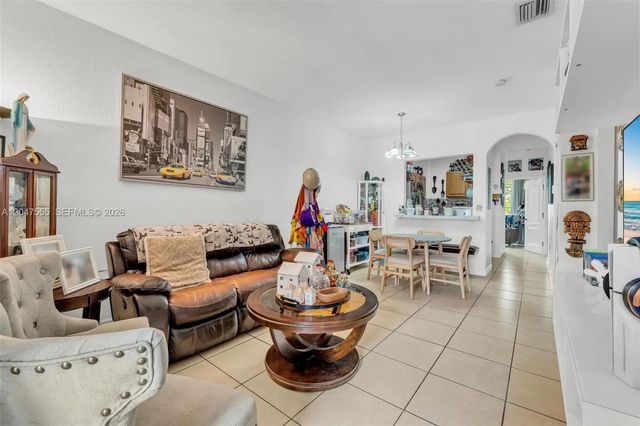 5 of 35 - 17820 Nw 73rd Avenue #103-1, Hialeah, FL