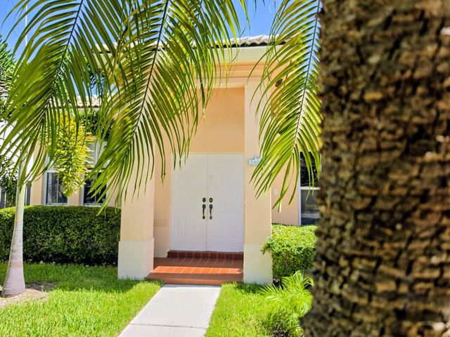 2 of 37 - 14013 N Cypress Cove Circle, Davie, FL