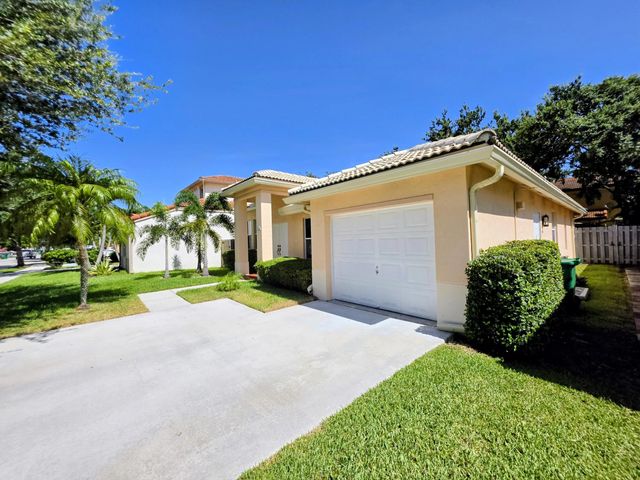 3 of 37 - 14013 N Cypress Cove Circle, Davie, FL
