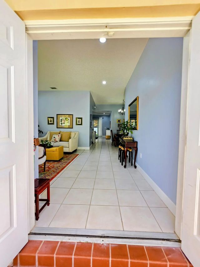 4 of 37 - 14013 N Cypress Cove Circle, Davie, FL
