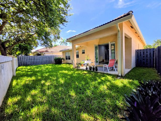 5 of 37 - 14013 N Cypress Cove Circle, Davie, FL