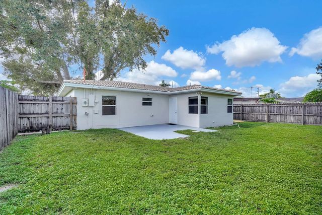 3 of 55 - 261 Ne 45th Street, Oakland Park, FL