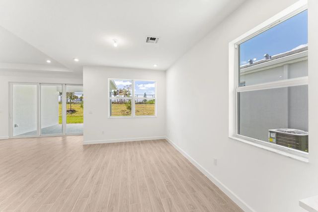 4 of 10 - 11952 Sw Pantone Street, Port St. Lucie, FL