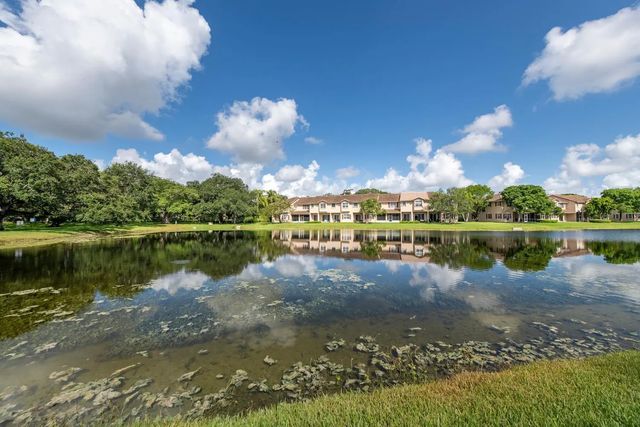 3 of 27 - 3501 Lakeside Drive, Davie, FL