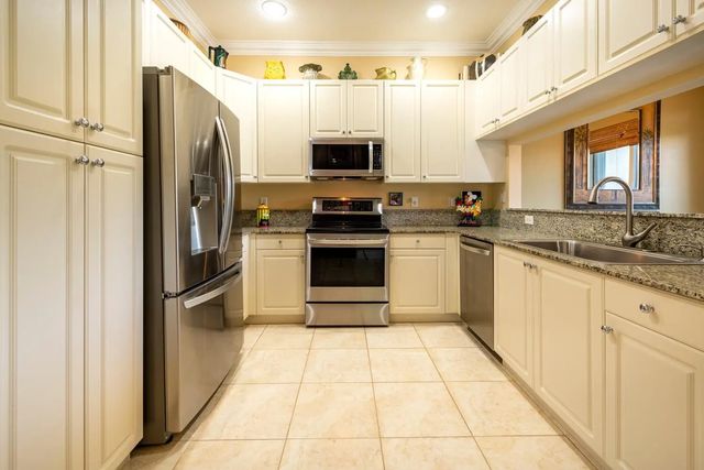5 of 27 - 3501 Lakeside Drive, Davie, FL