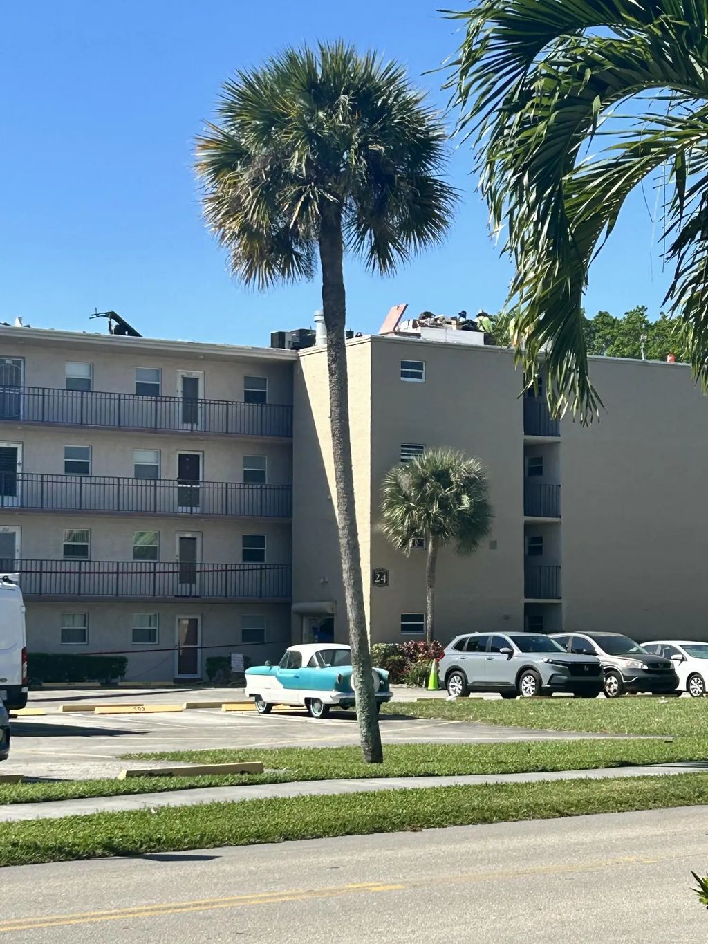 225 Bonnie Boulevard #405, Palm Springs