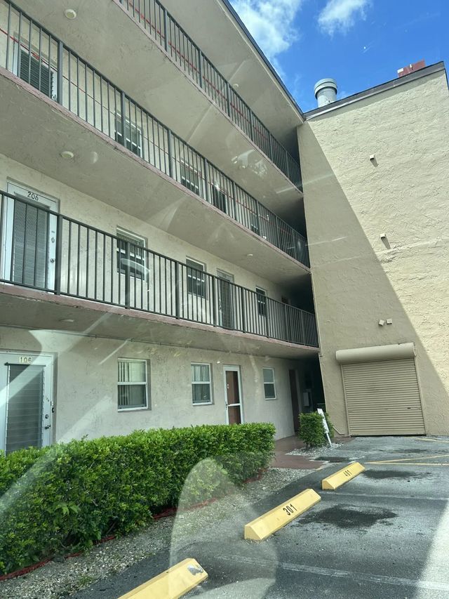 2 of 27 - 225 Bonnie Boulevard #405, Palm Springs, FL