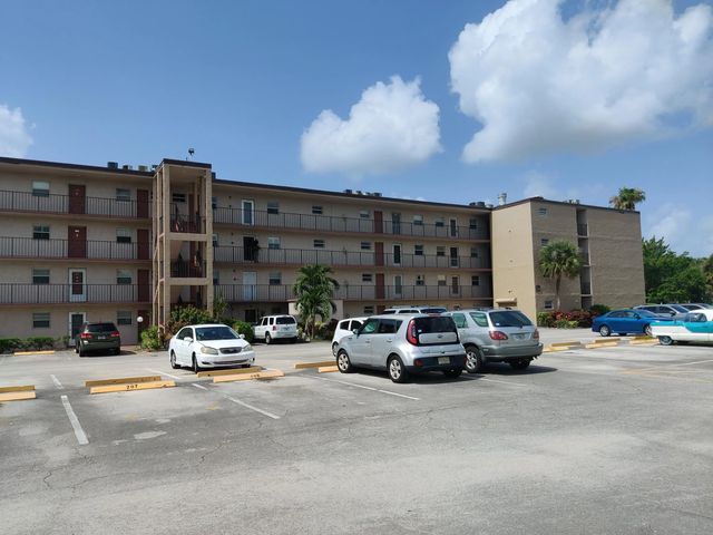 3 of 27 - 225 Bonnie Boulevard #405, Palm Springs, FL