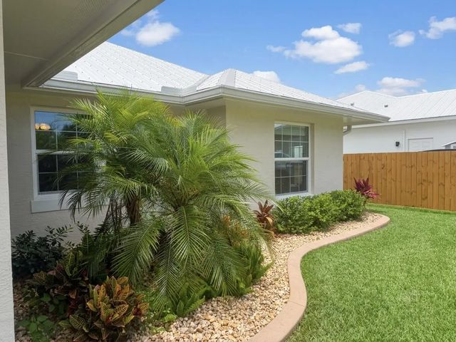 3 of 21 - 1133 37th Avenue Sw, Vero Beach, FL