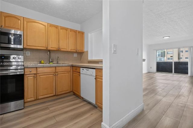 4 of 30 - 6070 W 18th Avenue #209, Hialeah, FL