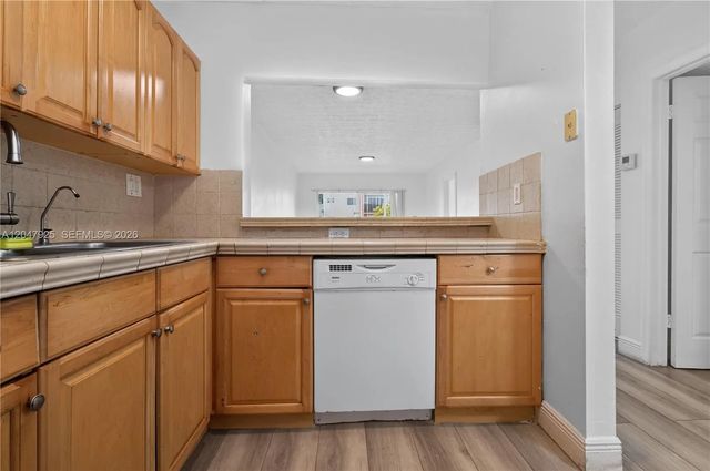 5 of 30 - 6070 W 18th Avenue #209, Hialeah, FL