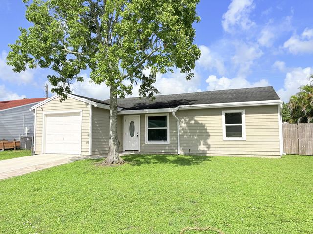 4 of 32 - 5258 Canal Circle W, Lake Worth, FL