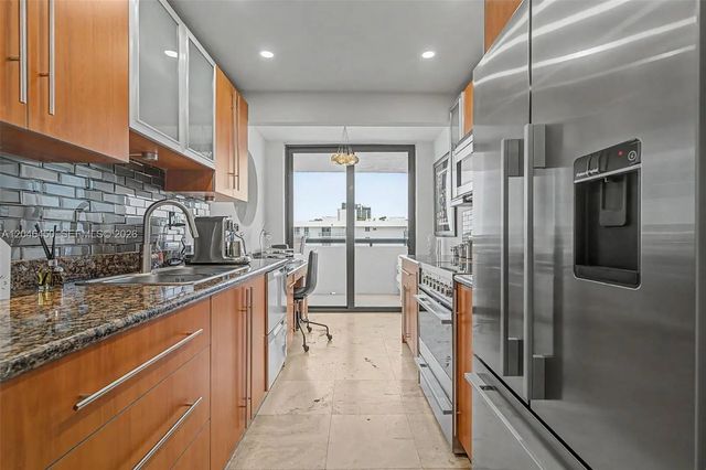 3 of 41 - 2555 Collins Avenue #1814, Miami Beach, FL