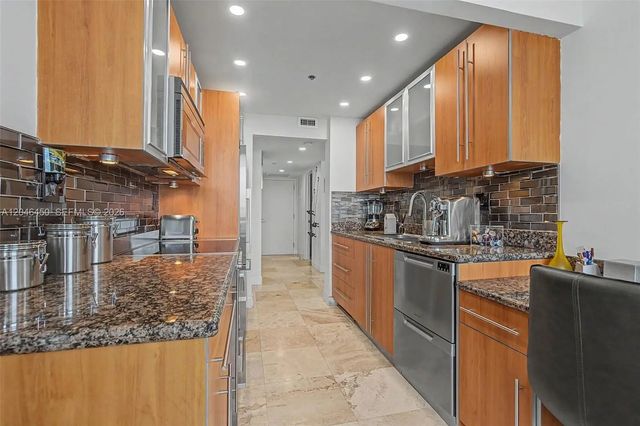 4 of 41 - 2555 Collins Avenue #1814, Miami Beach, FL