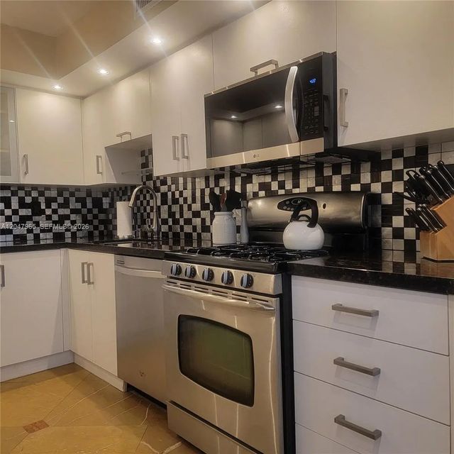 5 of 23 - 2030 S Ocean Drive #1718, Hallandale Beach, FL