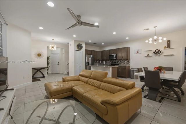 4 of 55 - 4812 Nw 48th Terrace, Tamarac, FL