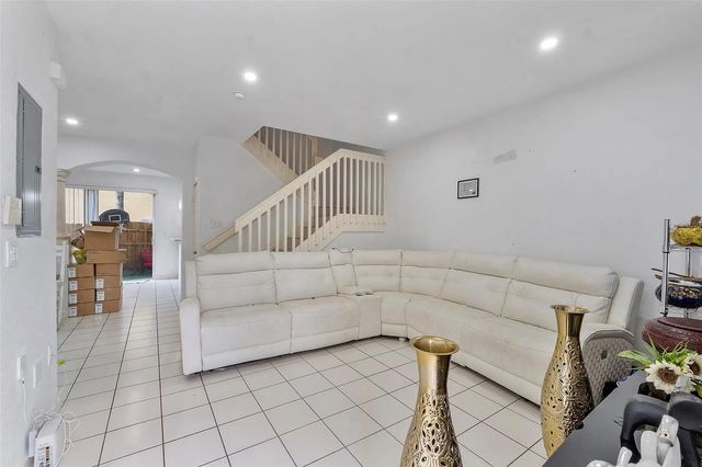 4 of 9 - 1497 Se 27th Street #320, Homestead, FL