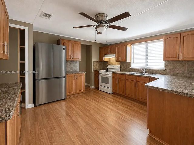 5 of 25 - 19800 Sw 180th Avenue #lot 583, Miami, FL