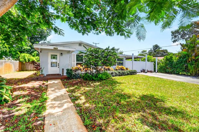 2 of 50 - 1446 W Perry Street, Lantana, FL