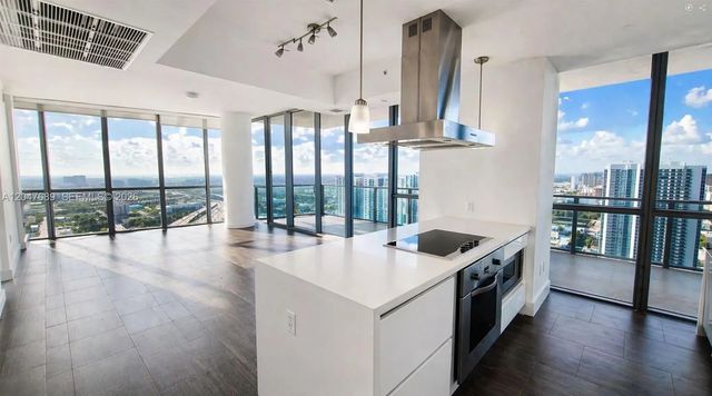 5 of 18 - 1100 Biscayne Boulevard #3708, Miami, FL