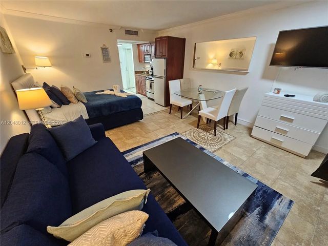 4 of 8 - 19201 Collins Avenue #246, Sunny Isles Beach, FL