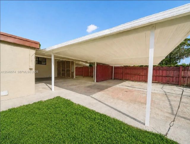 2 of 22 - 620 Nw 182nd Terrace, Miami Gardens, FL