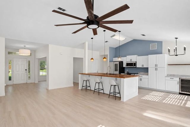 4 of 22 - 2049 Sw Capeador Street, Port St. Lucie, FL