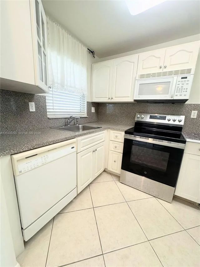9660 Sunrise Lakes Boulevard #202, Sunrise