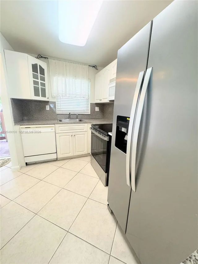 3 of 38 - 9660 Sunrise Lakes Boulevard #202, Sunrise, FL