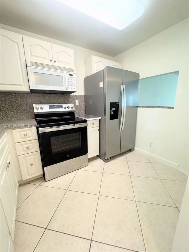 4 of 38 - 9660 Sunrise Lakes Boulevard #202, Sunrise, FL