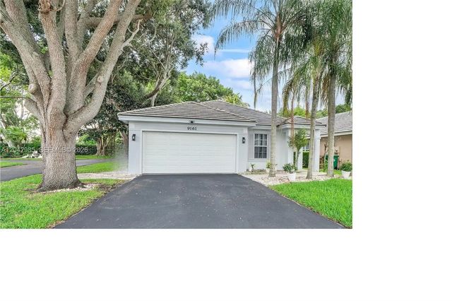 9161 Lake Park Circle N, Davie
