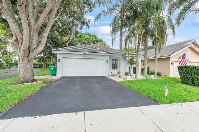 2 of 24 - 9161 Lake Park Circle N, Davie, FL