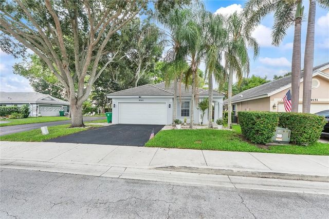 3 of 24 - 9161 Lake Park Circle N, Davie, FL
