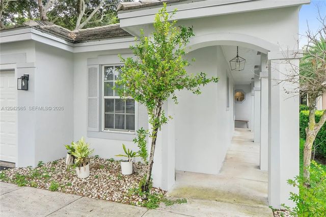 4 of 24 - 9161 Lake Park Circle N, Davie, FL