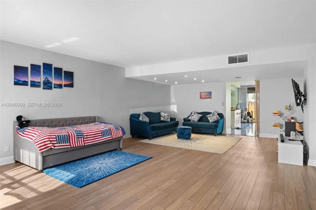 3 of 38 - 801 Ne 27th Avenue, Hallandale Beach, FL