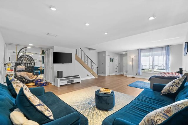 4 of 38 - 801 Ne 27th Avenue, Hallandale Beach, FL