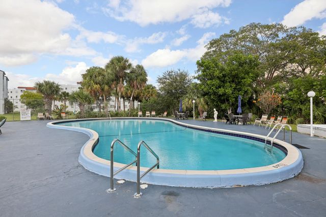 2 of 25 - 2860 Somerset Drive #412k, Lauderdale Lakes, FL