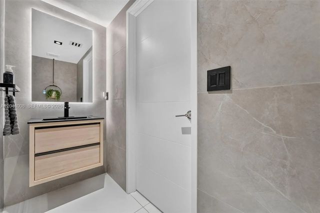 5 of 36 - 11024 W 35th Lane, Hialeah, FL