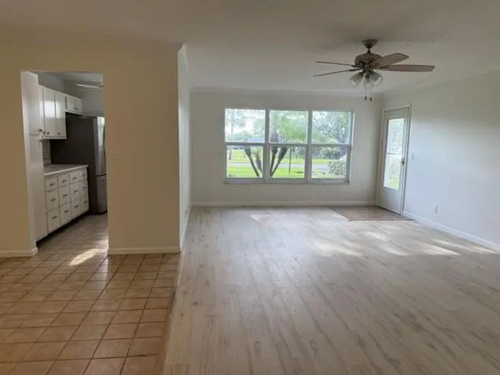 7293 W Oakridge Circle, Lake Worth